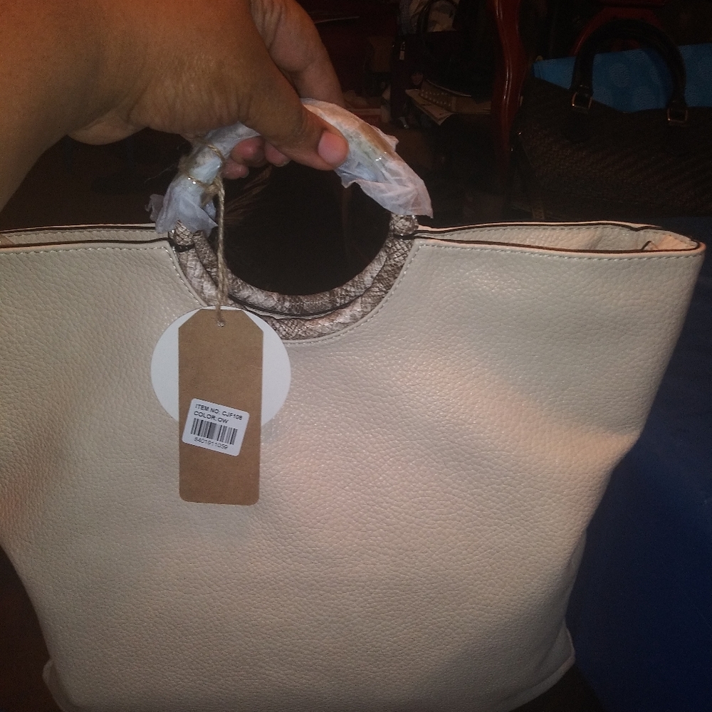 Women's Handbag - Picture 2 of 4